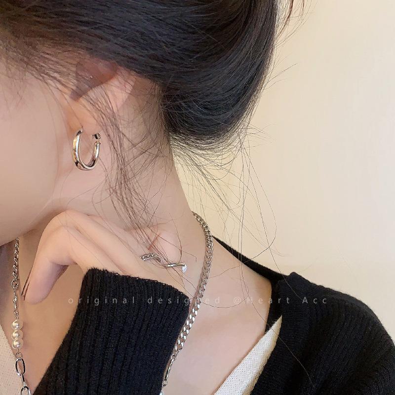 Gold Small Earrings Plain Ring Earrings Women's Autumn and Winter New High-end Circle Stud Earrings Niche Design Earrings
