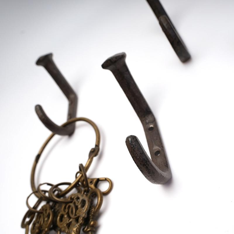 Decorative Iron Door Hook Antique Nail Design Wall Mounted Organizers Durable Entryway Storage Solution For Coat Bags Keys