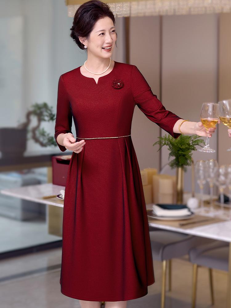 Elegant Spring 2026 Mother-of-the-Bride Petite Dress