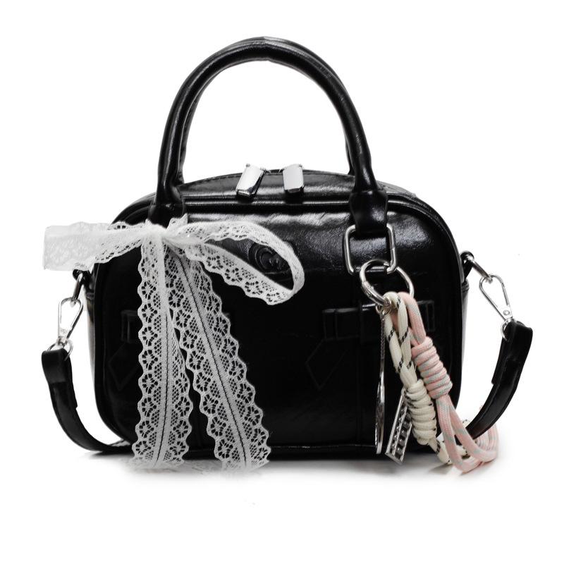 Popular Korean version of sweet and cool style high-end portable Boston bag women's versatile fashion niche design messenger bag