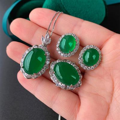 Schmuck Eis Samen Fluoreszierend Denier-förmig Grün Chalcedon Licht Körper Jade Anhänger Dreiteiliges Set Haupt 13 * 18-10 * 12