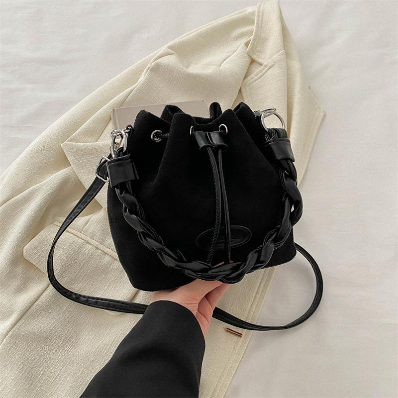 Women'S Bag, Bucket Bag, Niche Foreign Style Shoulder Bag, Matte Braided Rope, Bucket Bag, Fashionable Versatile Messenger Bag.