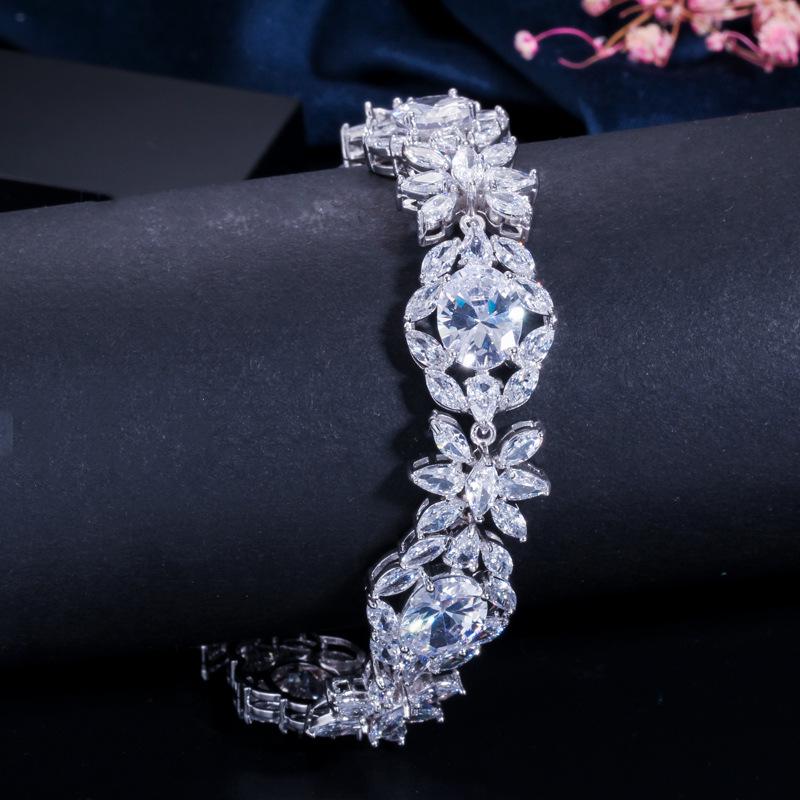 S0148 European & American AAA Zircon Floral Bracelet - Super Shiny Fashion Statement Piece