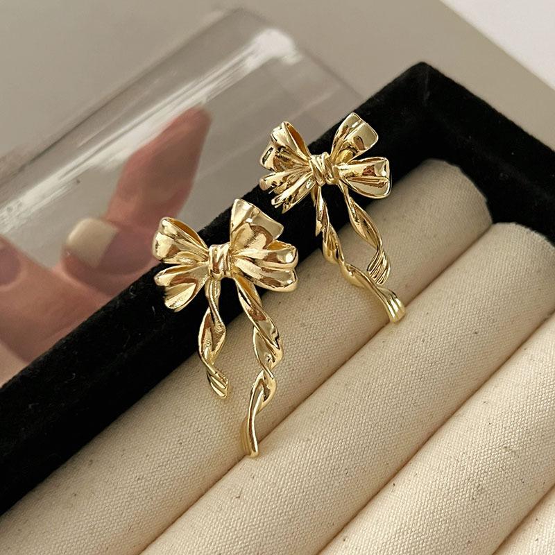 Elegant Bowknot Stud Earrings Vintage Statement Gold Color Earrings Women's Charm Daily Versatile Party Zircon Gifts