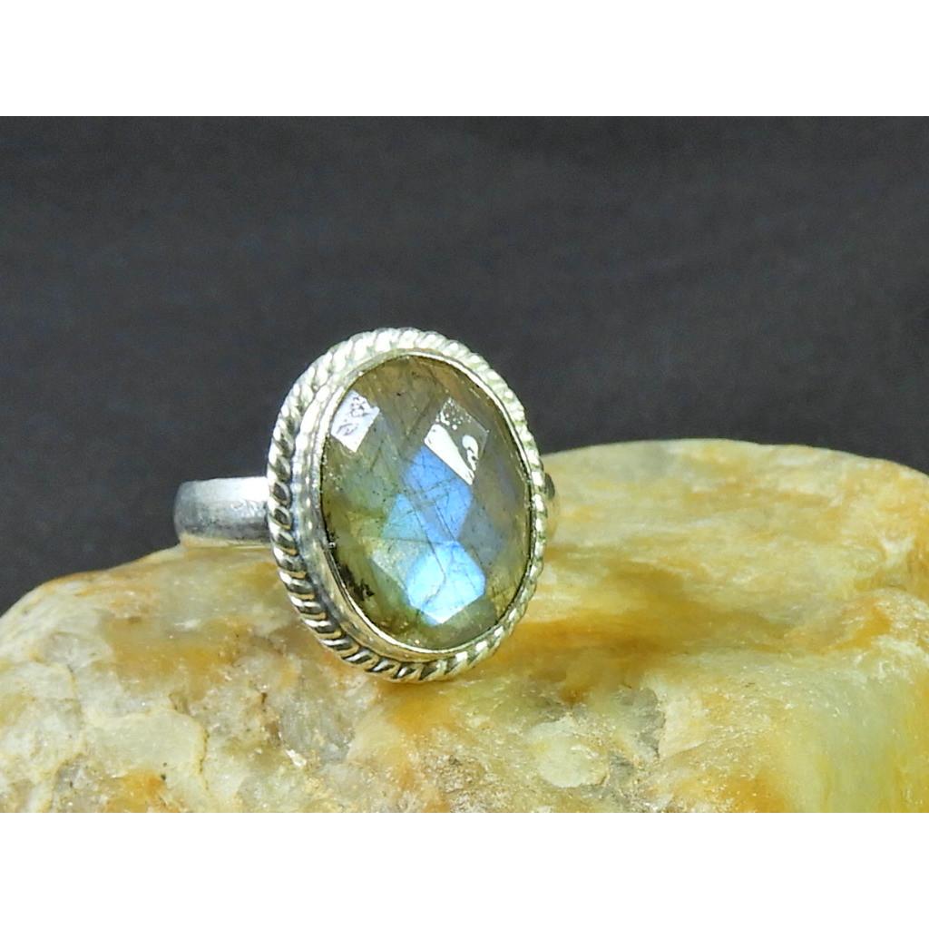 

Natural Labradorite 925 Sterling Silver Oval Handmade Vintage Ring Size US-7 MK-56