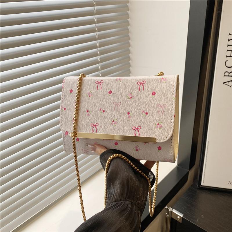 This year, the popular small fresh cherry printed small square bag women's 2025 summer new versatile foreign style shoulder bag messenger bag