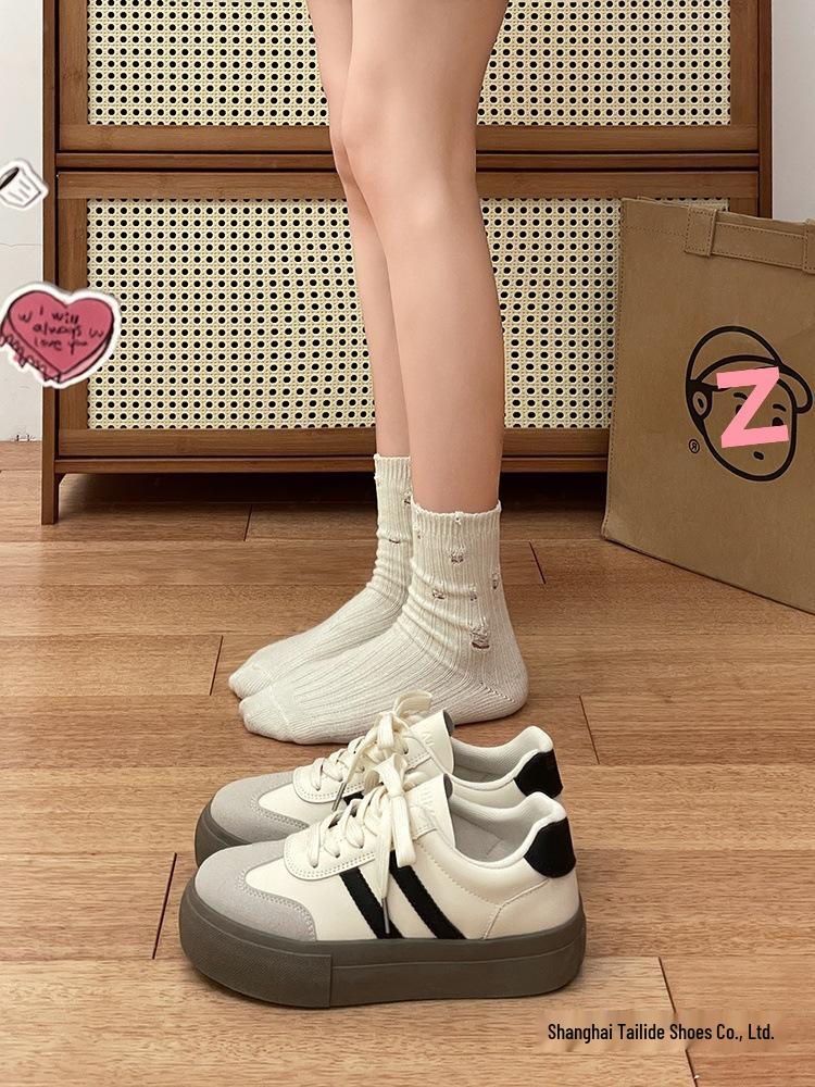 Versatile 2025 Women's Thick-Soled White Retro Skate Shoes for Spring & Autumn