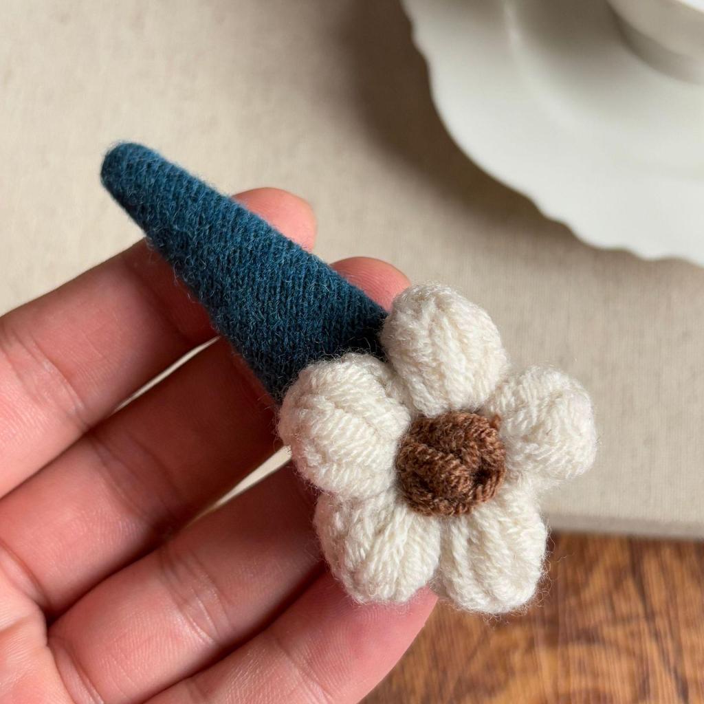 Autumn/Winter Forest-Style Knitted Flower Hair Clip for Bangs