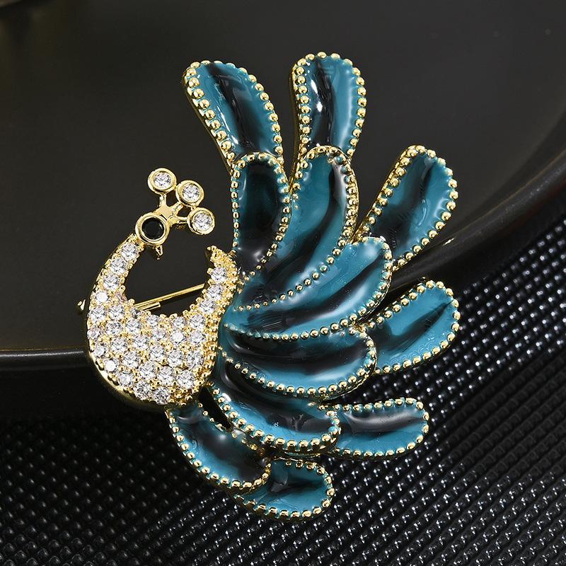 Boutique blue painted peacock brooch, exquisite versatile rhinestone suit pin, female Korean version of cute enamel accessories