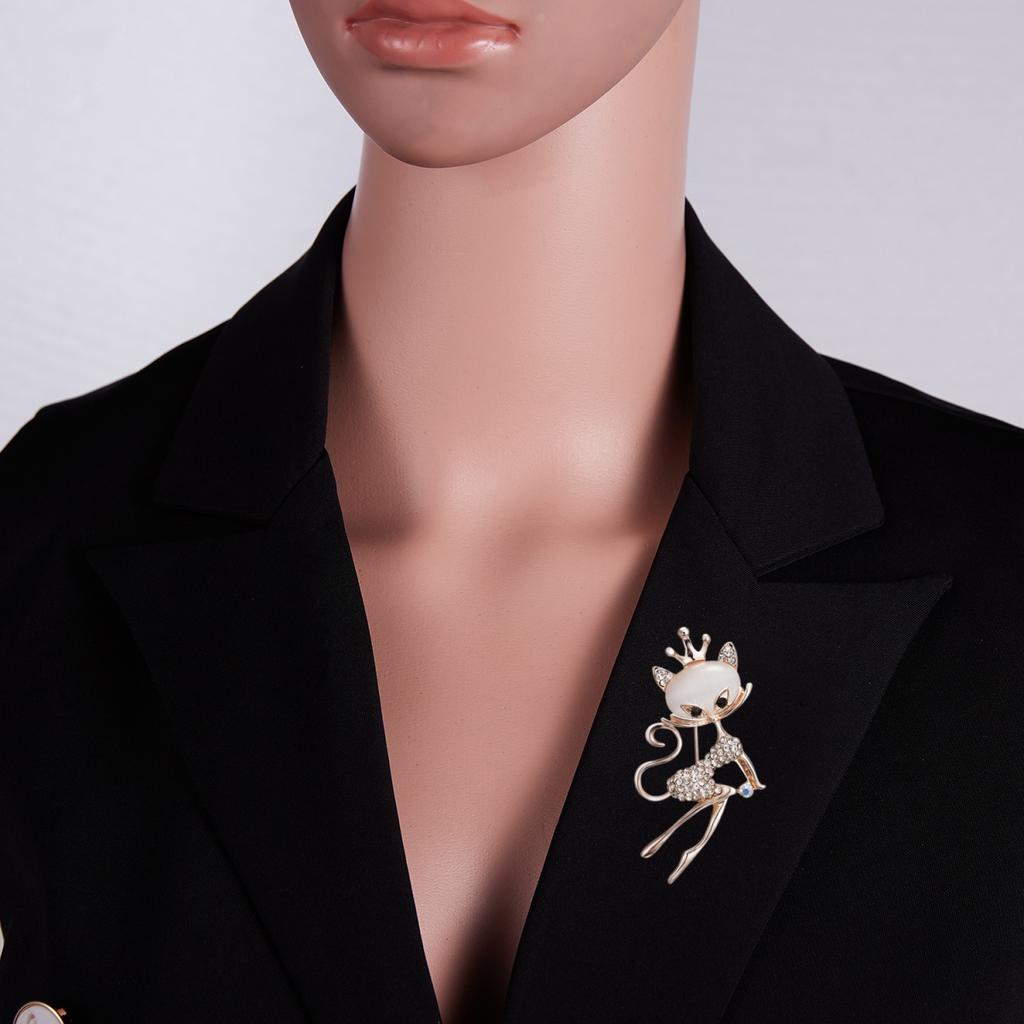 Exquisite Wearing Crown Opal Cat Brooch For Women Men Elegant Crystal Lovely Cartoon Kitten Owl Buckle Lapel Pins Party Jewelry