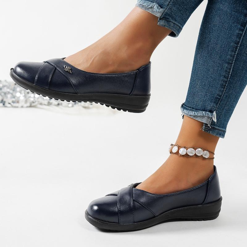 New Large-size Metal-studded Leather Shoes, Women's Chic Low-heeled Loafers