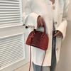 Bag Women's 2025 Spring New Crocodile Pattern Fashionable Retro Portable Shell Bag Simple Casual Shoulder Messenger Bag