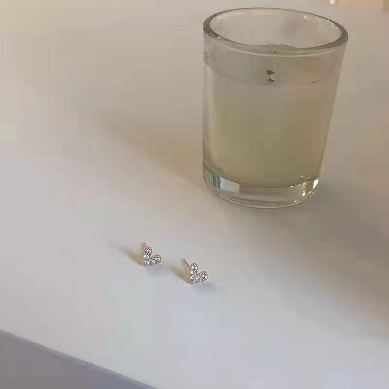 Light luxury full of diamonds, exquisite mini small love stud earrings, niche design, no need to pick earrings and ear jewelry when sleeping
