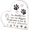 2D Flat "The Smallest Feet Make The Biggest Footprints Our Hearts" Heart-Shaped Pet Memorial Gift Acrylic Desktop Decoration Plaque, Paw Prints Design