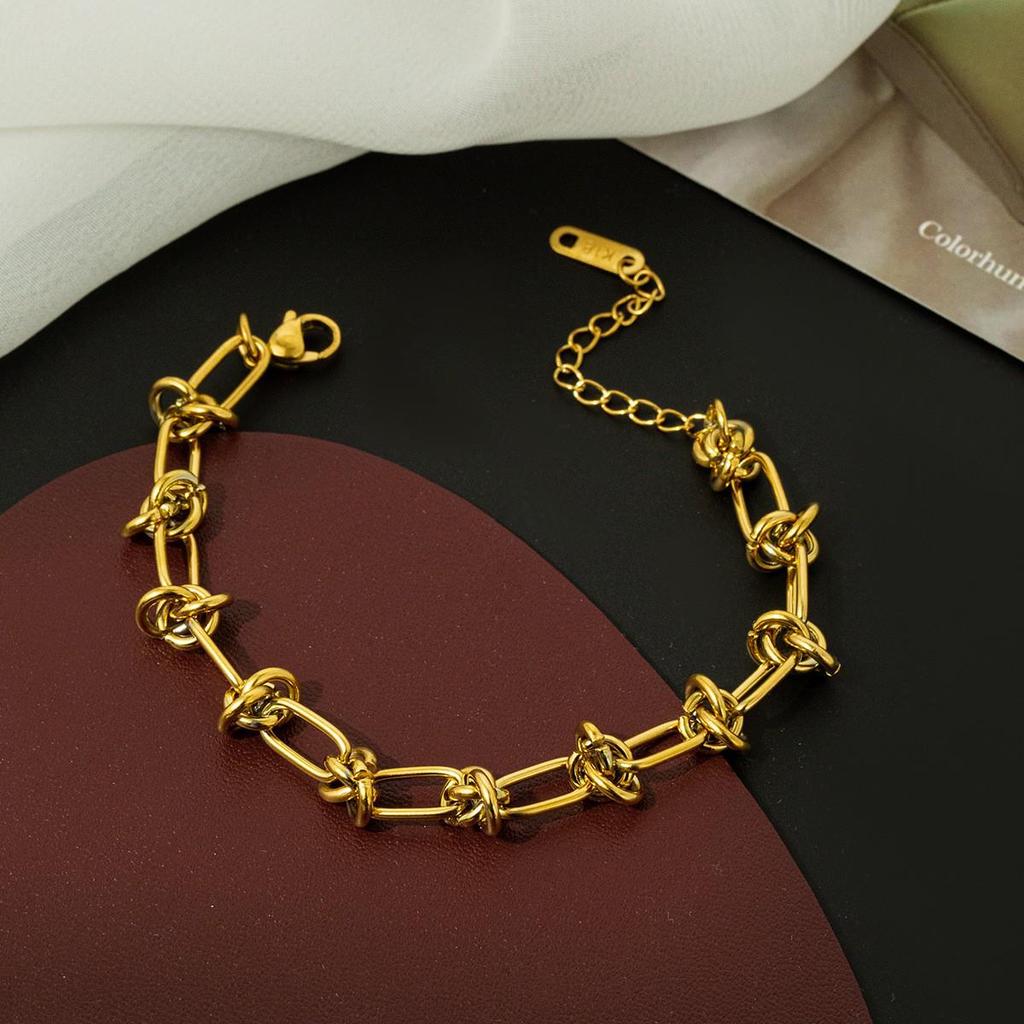 Moda Europeo-Americana Collana a Strati con Catena Piatta a Maglia Serpente a Tre Strati per Donna - Catena Clavicola con Croce in Metallo