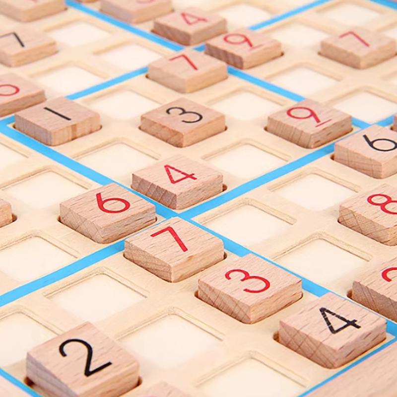 Dřevěná hra sudoku se čtyřmi šesti devíti mřížkami, šachová hádanka, logické myšlení dospělých, výzva pro inteligence pro stolní počítače