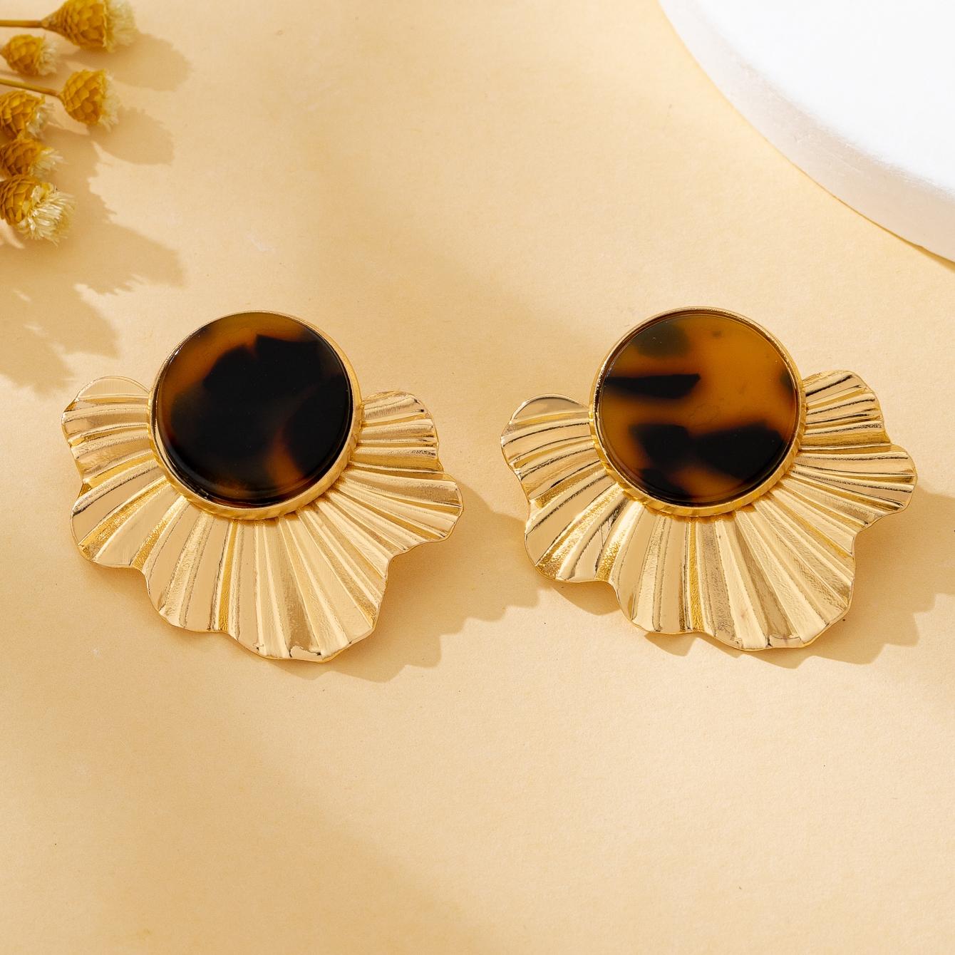 

A Pair of Women s Earrings, Geometric Sun-Shaped Leopard Print Earrings, Suitable for Daily Wear and Vacation Wear