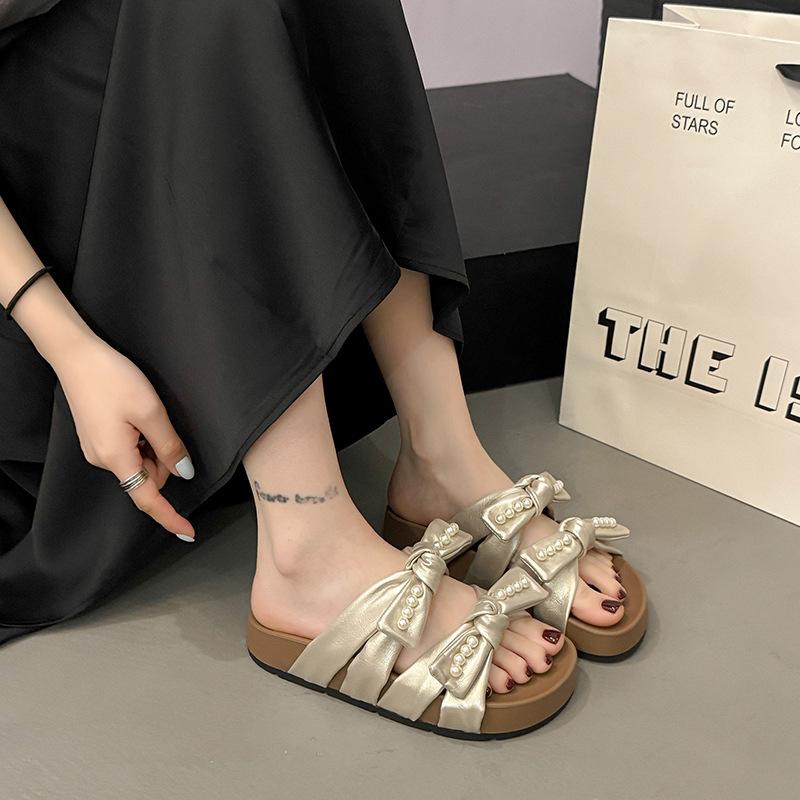 Slippers girl 2025 summer new Korean version of Internet celebrity fairy style bow pearl fashion wear one word cool slippers