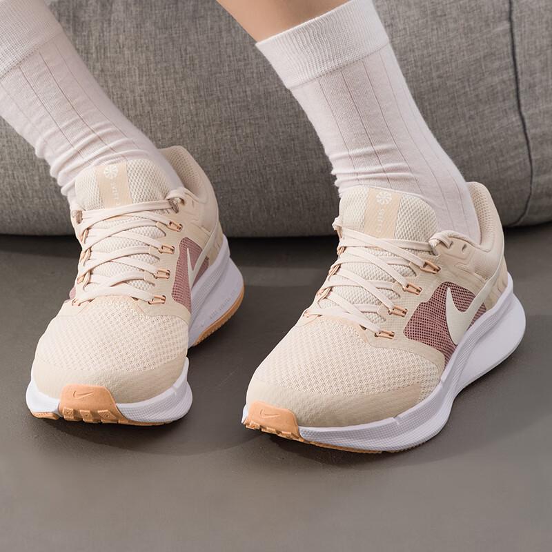 Nike Women s 7/24 Running Shoe DR2698-107 US 7.5