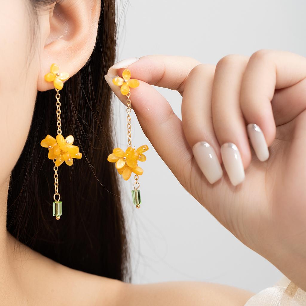 Retro Oil Painting Style Osmanthus Fringed Stud Earrings Design Long Yellow Flower Fringed Ancient Style