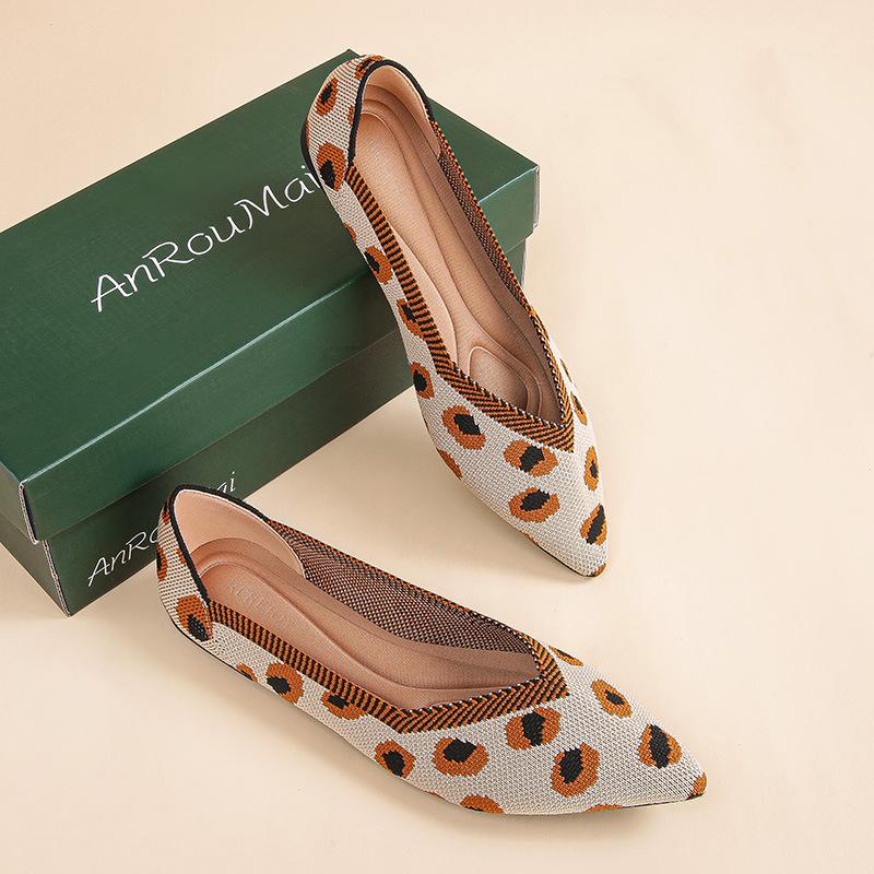 Modische, flache, spitze, gewebte Damenschuhe mit flachem Boden