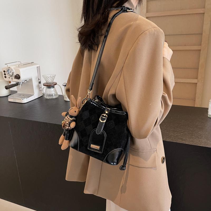 2025 New Fashion Trend Women's Bucket Bag Shoulder Bag Exquisite Oblique Span Small Bag Large Capacity