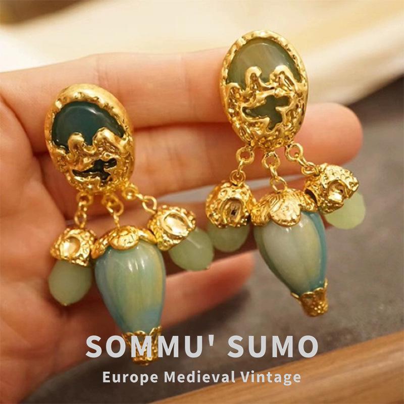 

Medieval outer single court retro beaded tassel stirring color green glazed earclip decoration