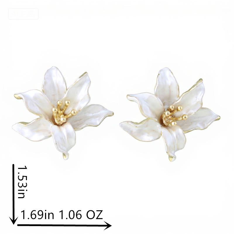 Exquisite high-end three-dimensional flower oil drop earrings, retro fashion personalized flower earrings, temperament versatile stud earrings