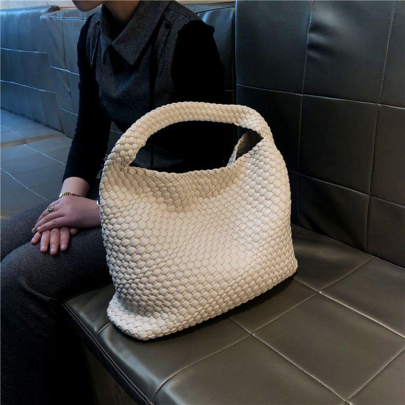 

Гонконгский бренд, модный дизайн, плетеная женская сумка 2024, новая, большая вместимость, сумка-тоут, на плечо, ручная сумка White