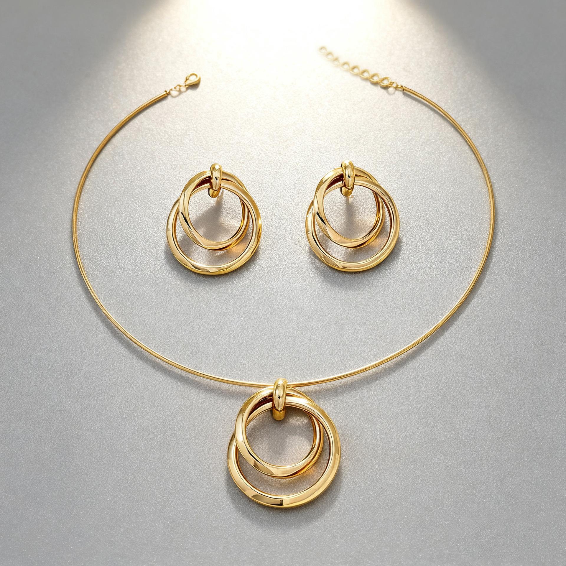 A set of accessories necklace earrings trendy gold knot pendant necklace simple niche versatile collarbone chain