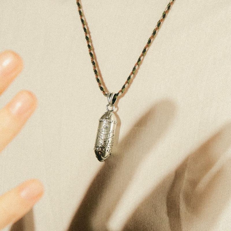 

Fashion Personality Open And Close Album Round Bead Zircon Pendant Color Rope Necklace Electroplating Gold Color Retention
