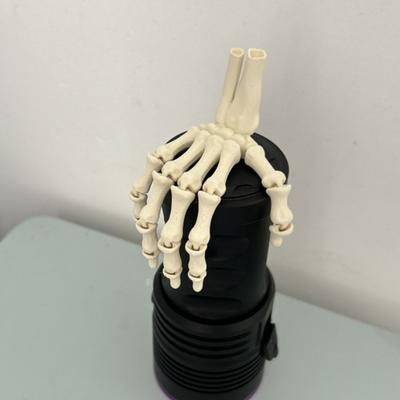Halloween Skelett Hand 3D Gedrucktes Plastik Menschliche Hand Knochenmodell Gruselige Halloween Streich Requisiten für Tischgeschirr Partyzubehör Spukhaus Heimdeko