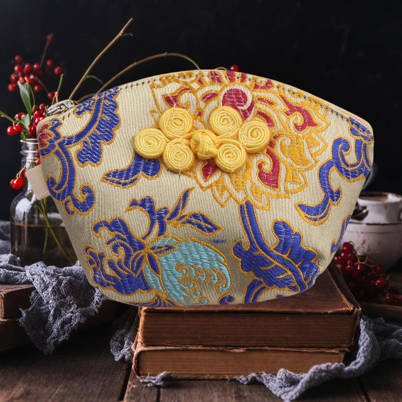Chinese Yun Jin Seashell Coin Purse: Qipao Hanfu Shopping and Accessories Bag for Women