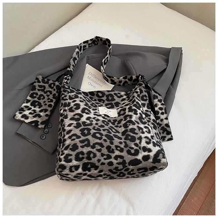 Nuova borsa tote a tracolla di grande capacità per il tempo libero in stile pigro, borsa in tela con stampa a scacchi e leopardata di alto valore
