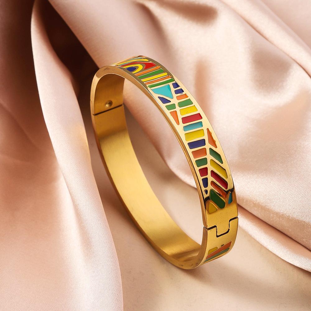 Geometrisches Emaille-Armband: Damen Europäischer & Amerikanischer Stil, 18 Karat Goldbeschichteter Titanstahl