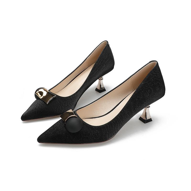 

2025 new Korean version pointed-toed stiletto women s shoes professional OL commuter high heels niche temperament wine glass and single shoes women 35 чёрный