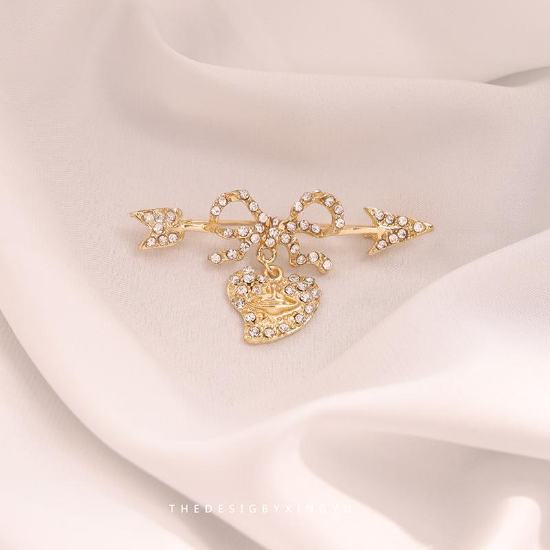 Broche Elegante de Pérola Dourada e Espiga de Trigo: Acessório Versátil e de Alta Qualidade para Mulheres