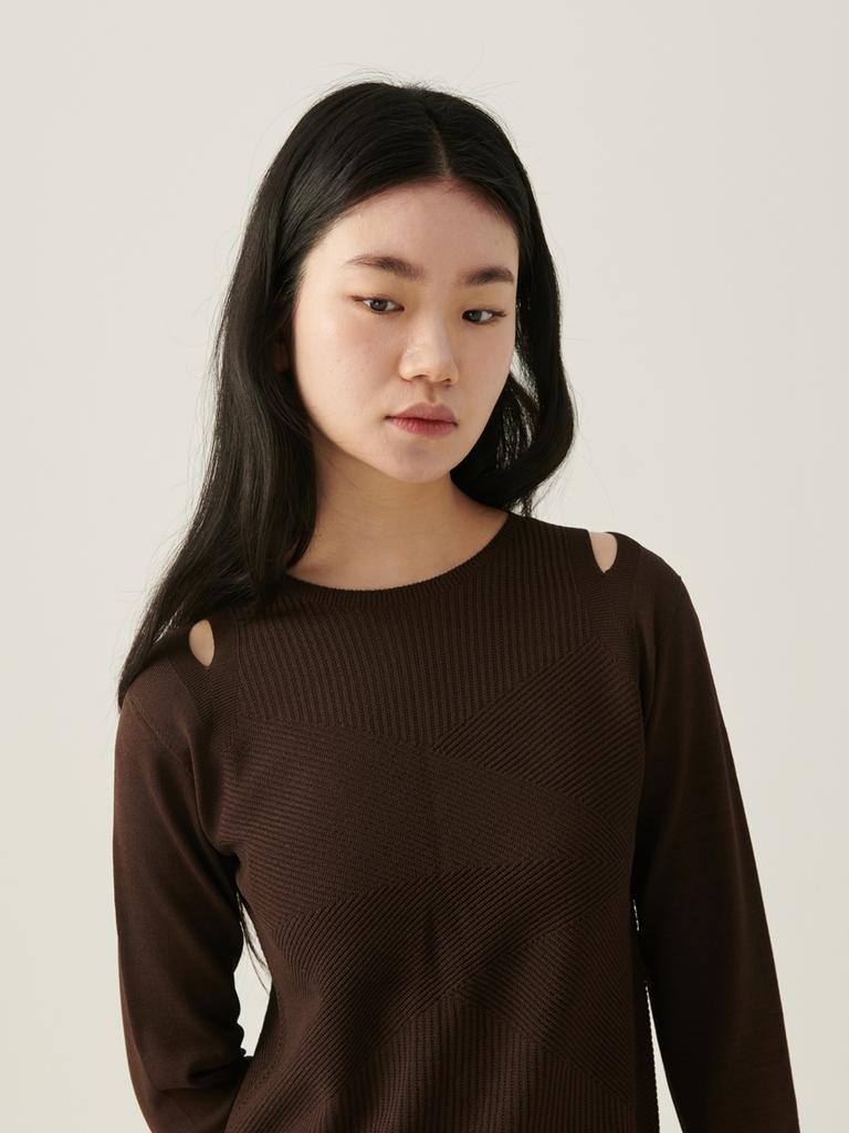 Beiseuseuledeu Slash Shoulder Top - Brown