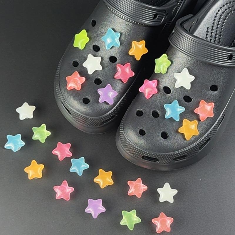 Ensemble de 13 breloques de chaussures tendance Accessoires Boucle de chaussure à trou Étoile de mer lumineuse DIY Décorations de chaussures 3D pour Bogg Bag