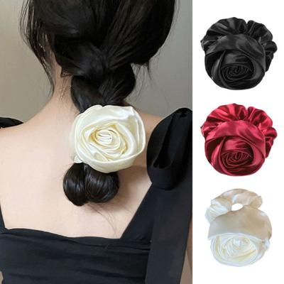 Haarring für Frauen, 3D-Rosenblumen-Dekor, glattes Satin-Gummiband, Haargummi, kopfhautfreundliches Haarband, Haar-Accessoire