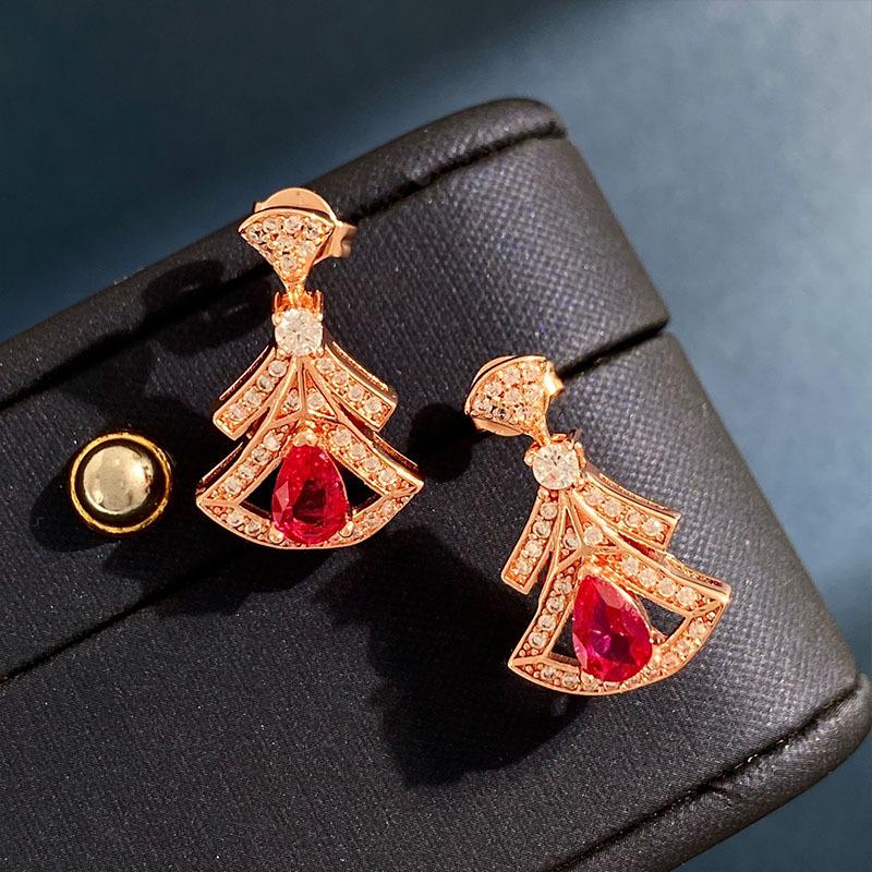 

Seiko Полные бриллиантовые серьги-юбки с покрытием из 18-каратного светлого изумруда, роскошные модные серьги-гвоздики в форме веера