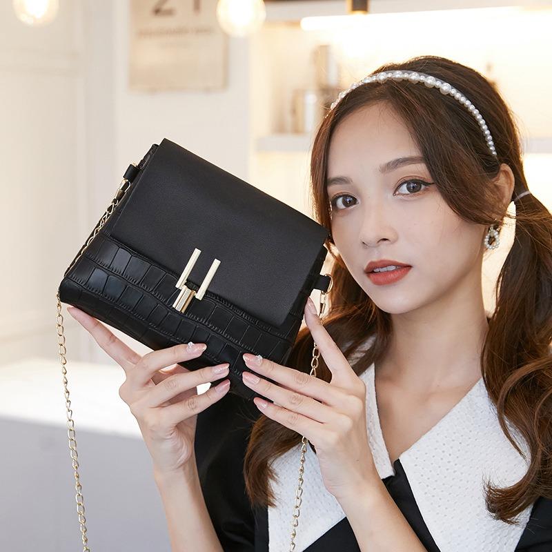 Trendy Crocodile Pattern Single Shoulder Crossbody Chain Buckle Women's Bag, Solid Color Casual Messenger Bag, One Piece.