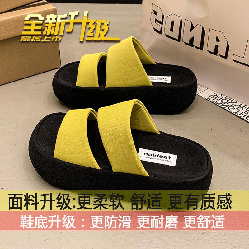 

The sense of luxury is not tiring, and the Internet celebrity explosive beach slipper girl wears the new thick-soled black sandals in 2025 in summer 40