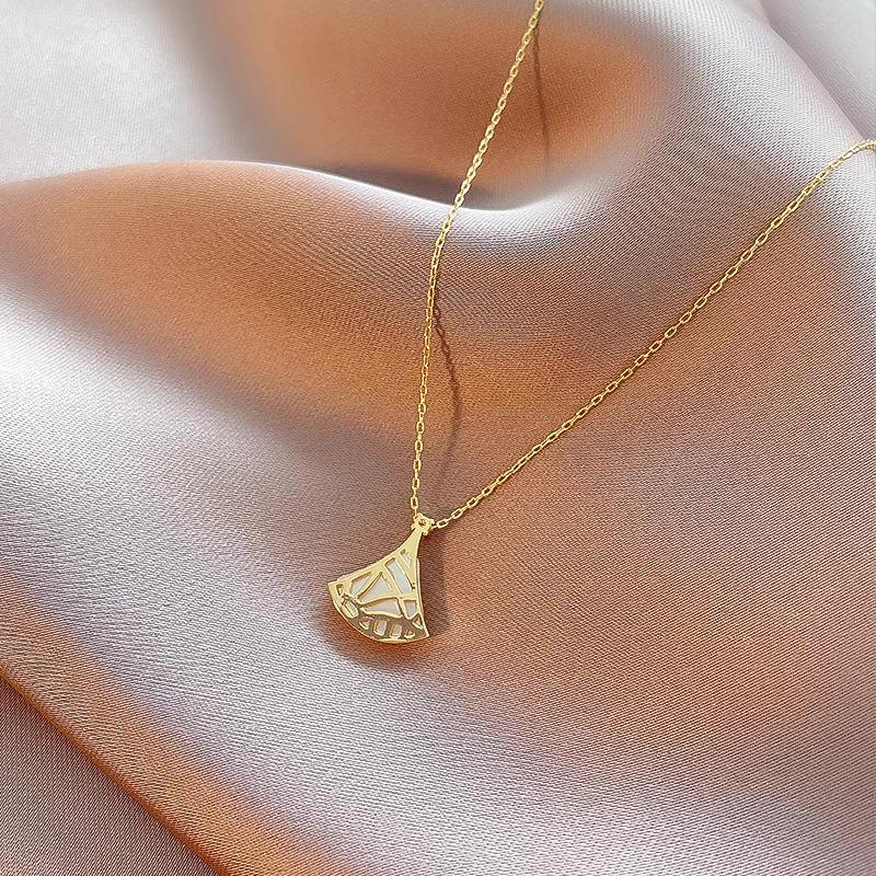 Mother-of-Pearl Fan Skirt Necklace: 14k Gold-Filled, High-End Luxury Clavicle Chain, New 2024 Style Gift.