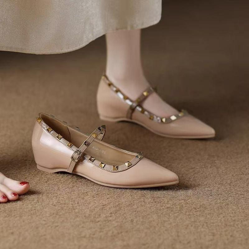 Riveted Flats Summer New Fashion Pointed Toe Patent Leather Slip Strap Soft Sole Non-Slip Wear-Resistant Single Shoes