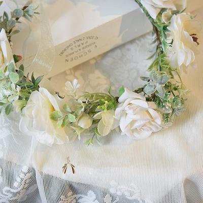 Waldstil Süße Blumenkrone für Frauen Künstlicher Simulierte Blumengirlande Haarband Outdoor-Fotografie Haarschmuck