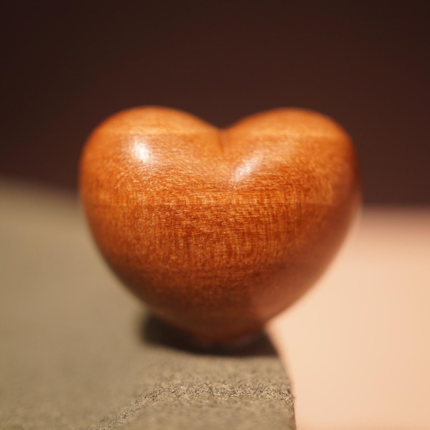 Natural Sandalwood Heart-Shaped Carved Wenwan Beaded Bracelet with Pendant