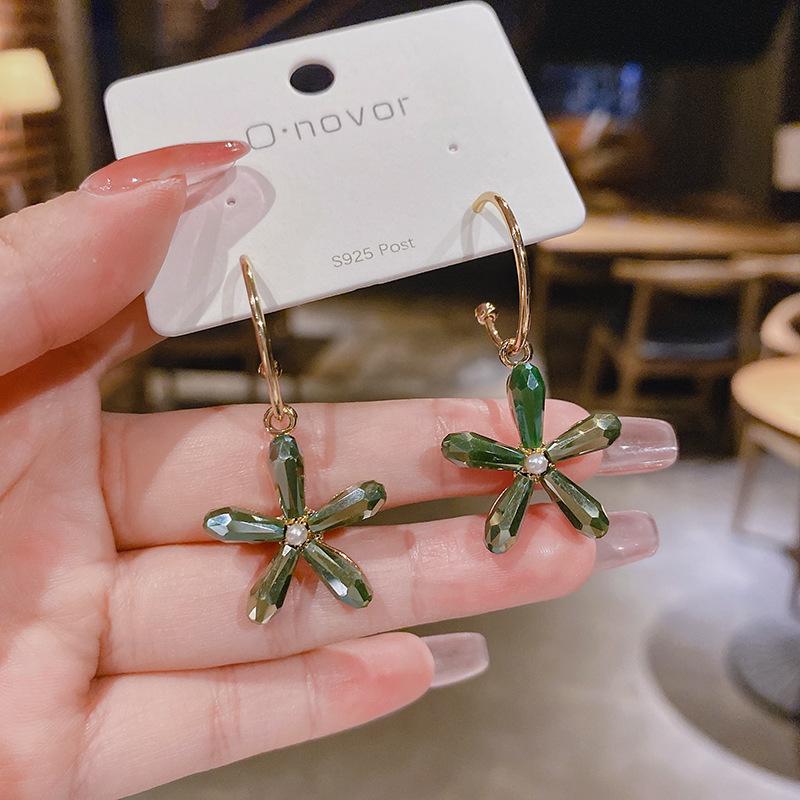 Summer Green Flower Fashionable and Elegant Earrings Temperament Versatile Sweet Stud Earrings Atmospheric Fresh Earrings