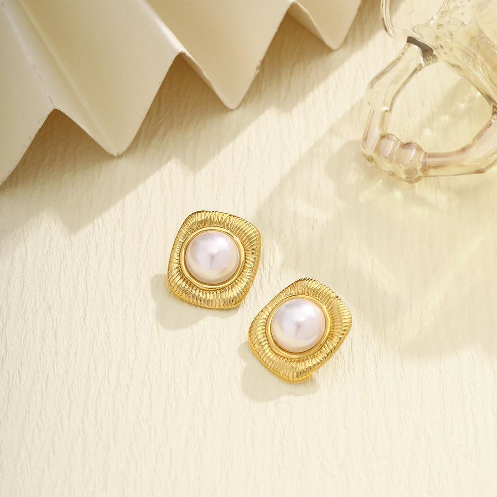 Retro Texture Pearl Earrings Exaggerated Stainless Steel Metal Wind Flower Stud Earrings Temperament Niche Design Earrings
