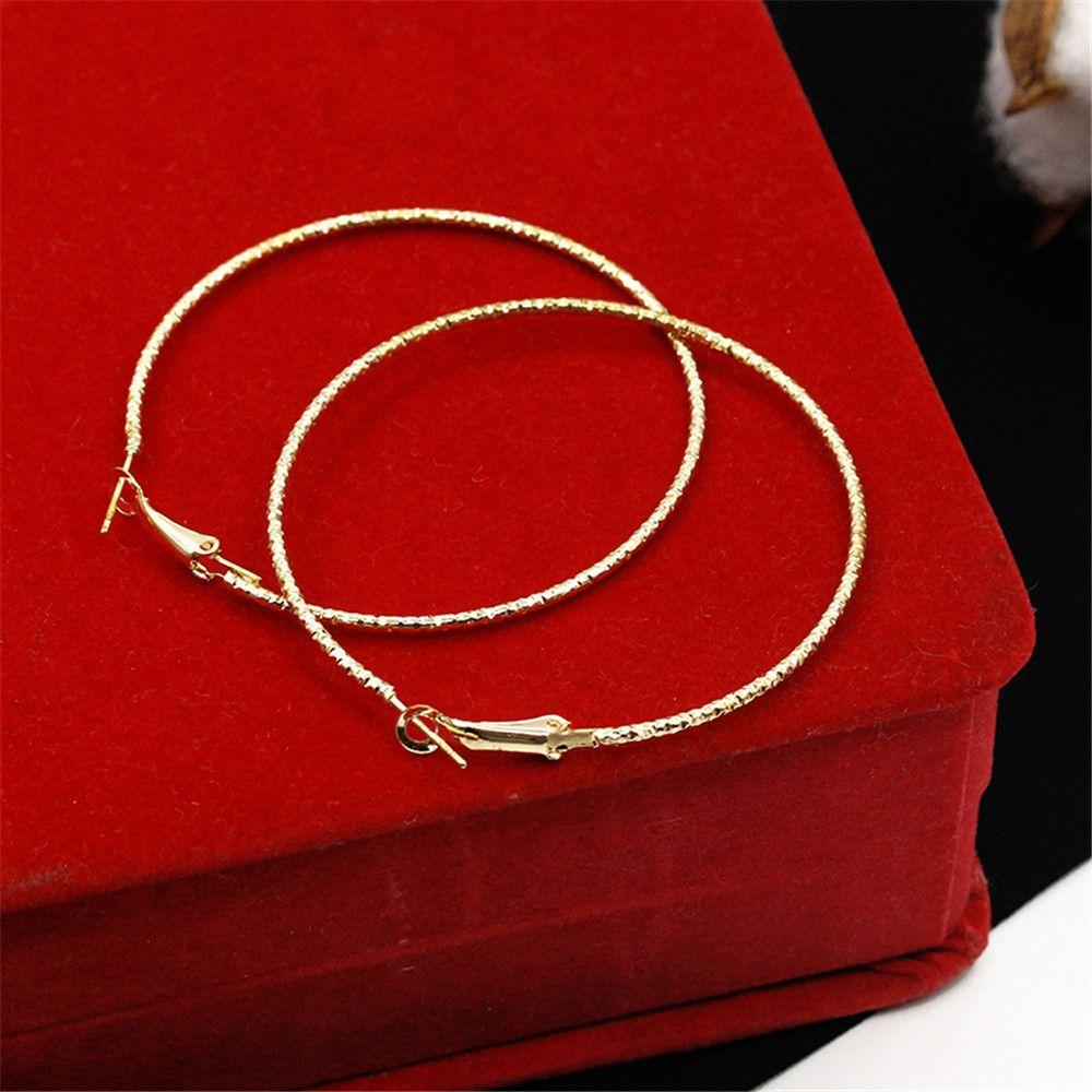 Modische Metall Geometrische Große Kreis Ohrringe Glänzender Druck Party Schmuck Creolen